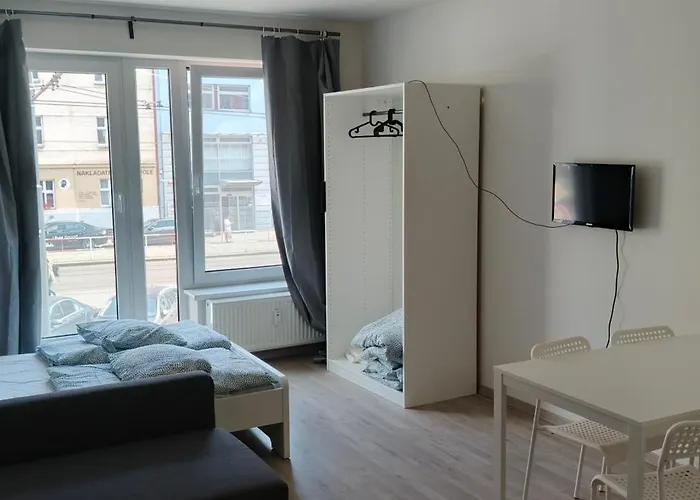 Brand New Two #23 With Free Parking In The Center *